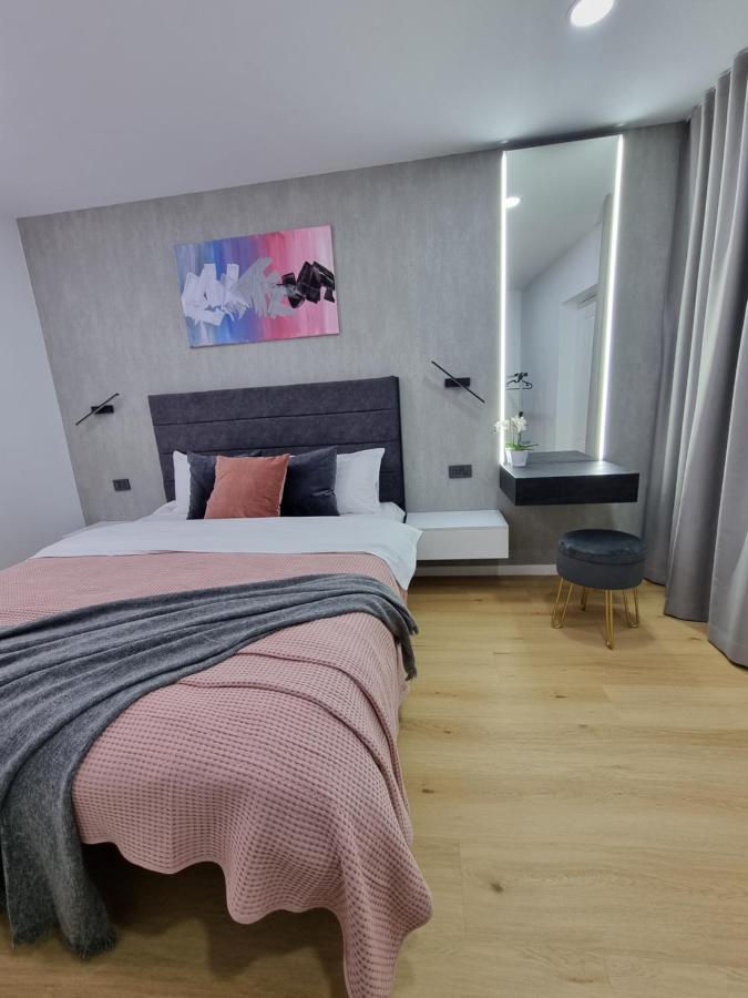Casa Chiper - Apartament Etaj 1 Braşov Esterno foto